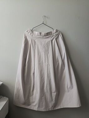 Uniqlo Classic Full A-Line Skirt in Light Taupe